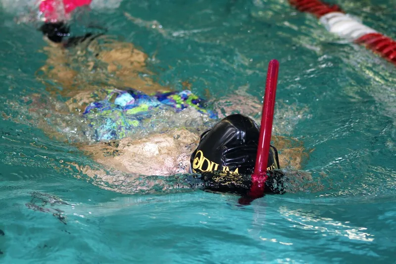 Bespoke 1:1 private swimming coaching session focusing on body alignment and biomechanics efficiency.